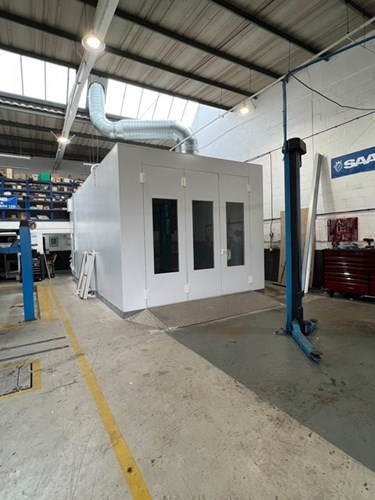 Downdraught spray booth installed